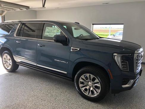 New 2026 GMC Yukon XL Denali w/ Sun & Power Step Package AWD/4WD image 5