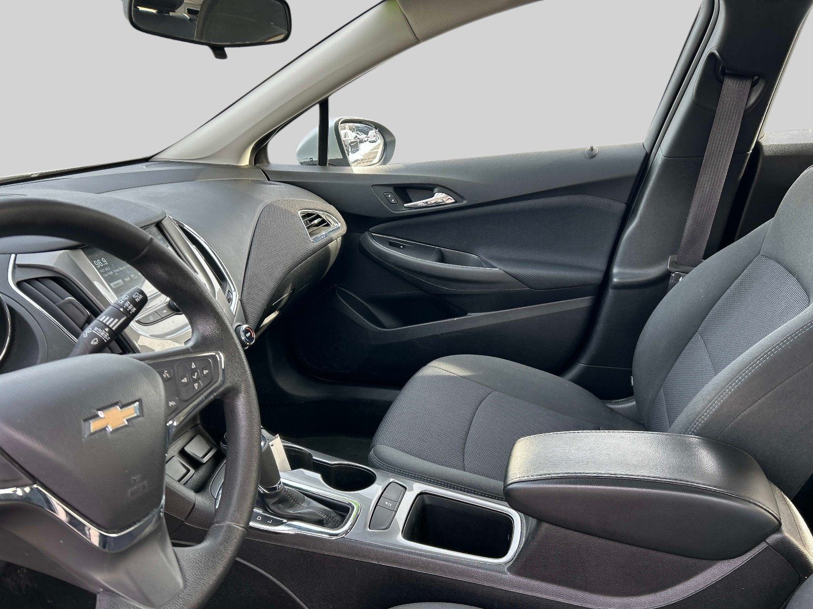 Used 2017 Chevrolet Cruze LT w/ Convenience Package FWD image 21