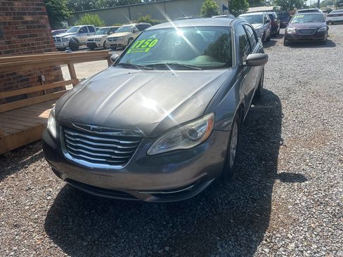 Used 2013 Chrysler 200 Touring image 3