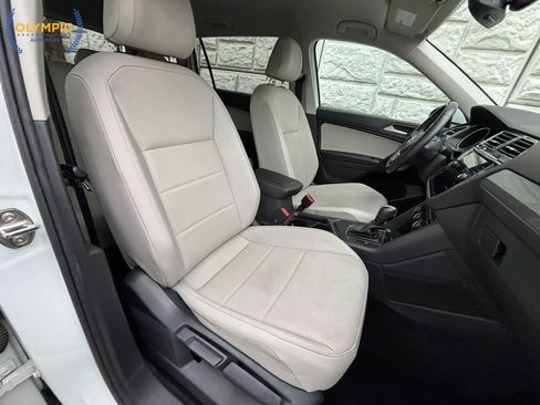 Used 2021 Volkswagen Tiguan SE image 36