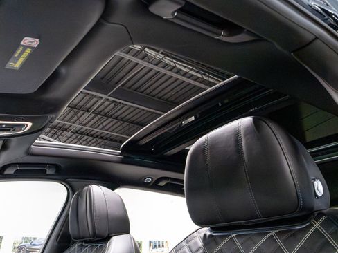 Used 2021 Bentley Bentayga w/ First Edition Specification image 11