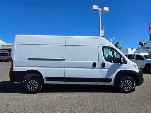Used 2025 RAM ProMaster 2500 w/ Quick Order Package 22G SLT FWD image 7