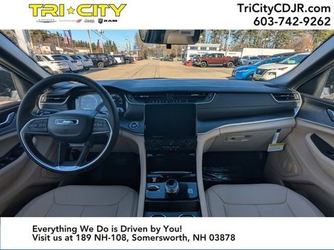 New 2025 Jeep Grand Cherokee Limited image 12