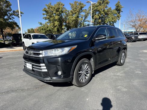 Used 2018 Toyota Highlander XLE image 4