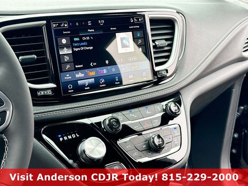 New 2026 Chrysler Pacifica Select FWD image 11