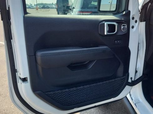 Used 2023 Jeep Wrangler Unlimited Rubicon 4xe w/ Steel Bumper Group AWD/4WD image 10