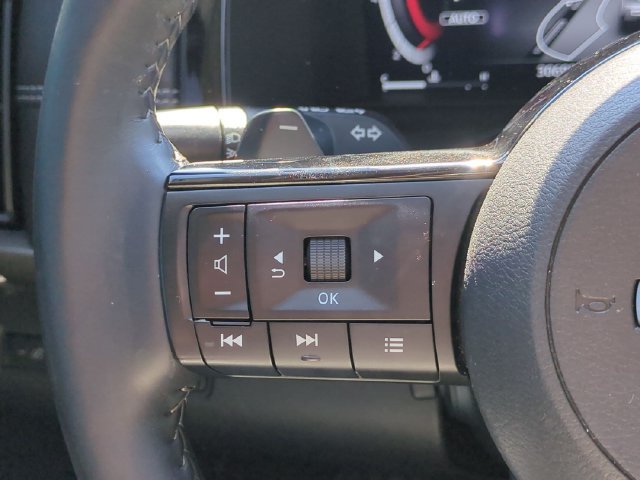 Used 2025 Nissan Pathfinder Platinum AWD/4WD image 17