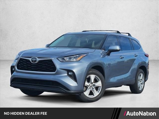 Used 2020 Toyota Highlander LE FWD image 1