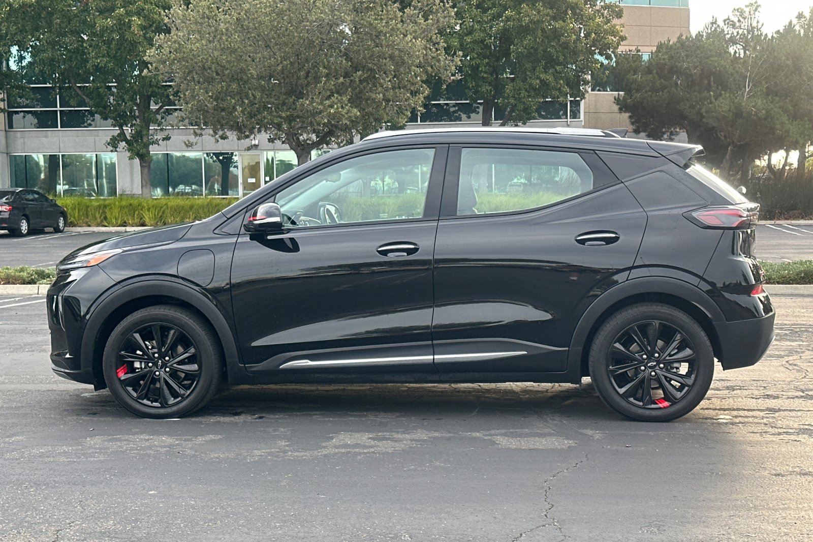 Used 2023 Chevrolet Bolt EUV Premier w/ Redline Edition FWD image 7