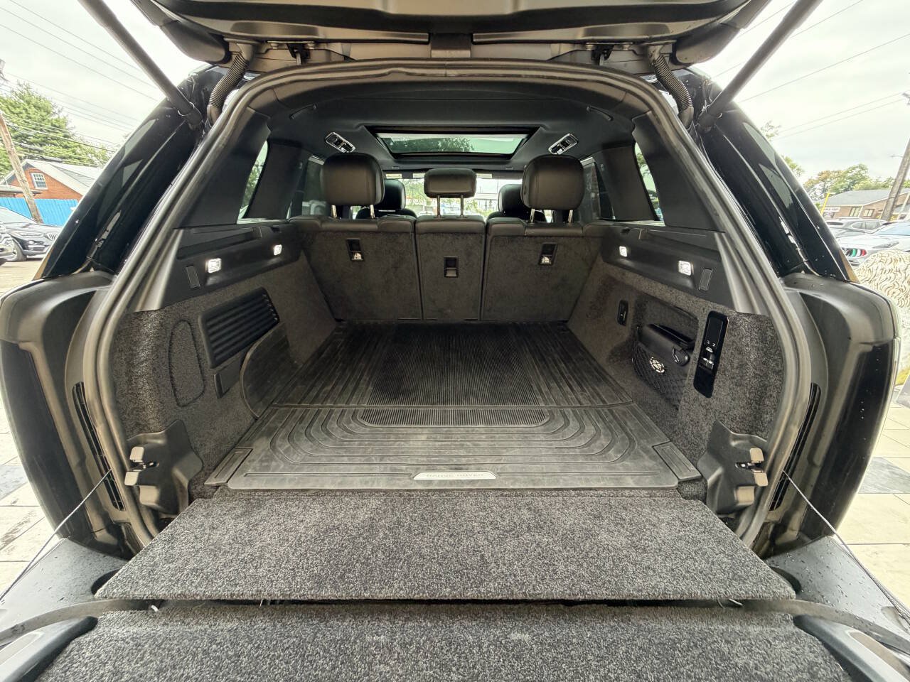 Used 2025 Land Rover Range Rover SE AWD/4WD image 47