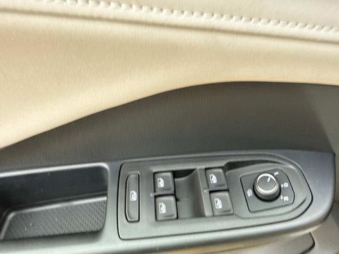 New 2025 Volkswagen Taos SE image 14