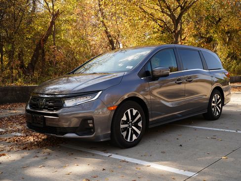 Certified 2025 Honda Odyssey EX-L image 5