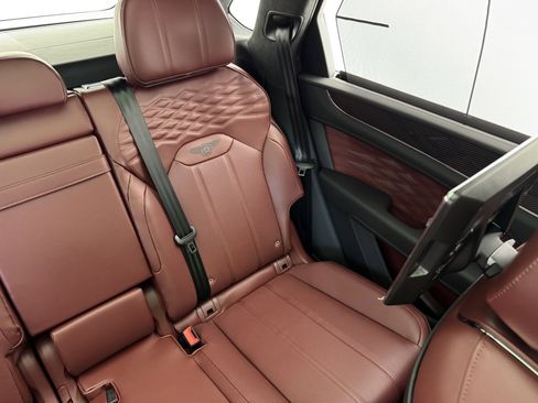 Used 2025 Bentley Bentayga image 26