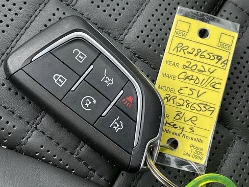 Used 2024 Cadillac Escalade ESV Sport Platinum w/ LPO, ONYX Package AWD/4WD image 38