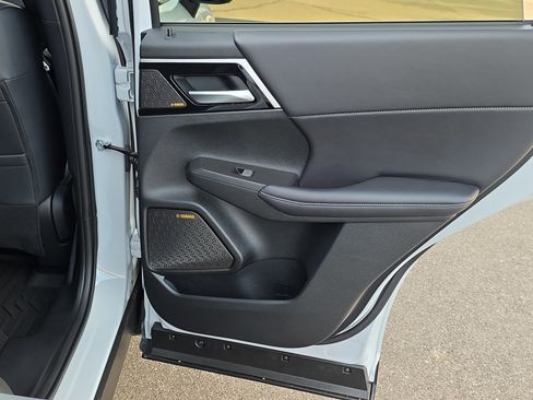 New 2026 Mitsubishi Outlander SE image 29