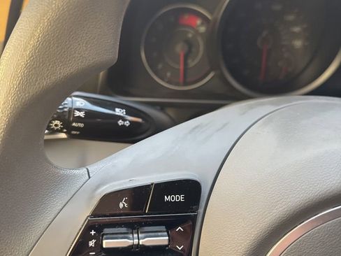 Used 2023 Hyundai Elantra SEL image 14