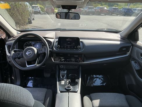 Used 2022 Nissan Rogue SV AWD/4WD image 11
