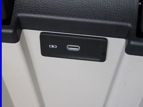 Used 2025 Volkswagen Jetta SE image 42