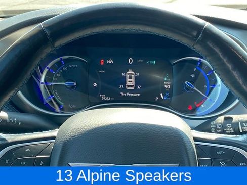 Used 2021 Chrysler Pacifica Touring-L image 10