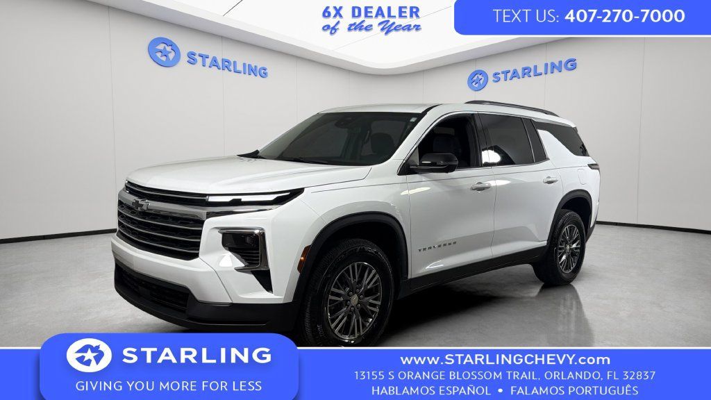 Used 2024 Chevrolet Traverse LT FWD image 1