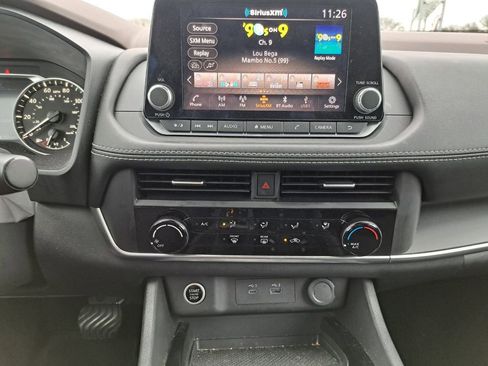 Used 2023 Nissan Rogue S image 15