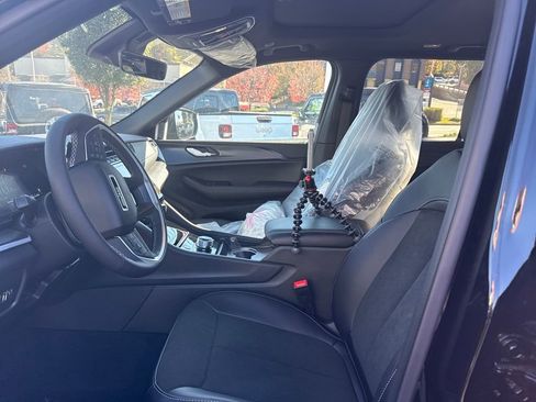 New 2025 Jeep Grand Cherokee Altitude image 11