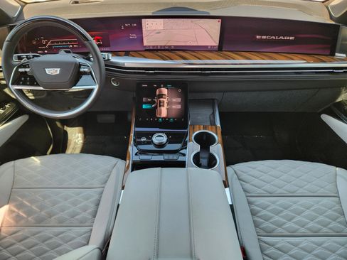 Used 2026 Cadillac Escalade ESV Platinum Sport w/ LPO, Floor Liner Package image 32