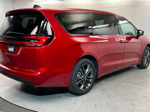 New 2026 Chrysler Pacifica Select FWD image 5