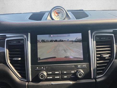 Used 2017 Porsche Macan Turbo AWD/4WD image 14