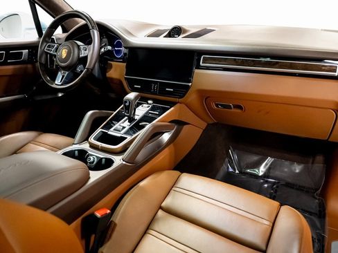 Used 2021 Porsche Cayenne Turbo image 55