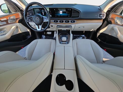 Used 2023 Mercedes-Benz GLS 580 4MATIC image 9