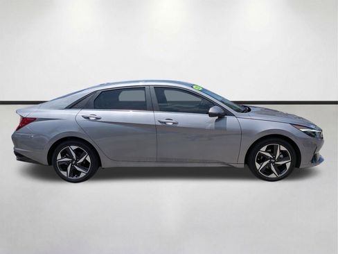 Used 2023 Hyundai Elantra Limited w/ Preferred Accessory Package FWD image 3