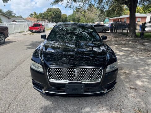 Used 2017 Lincoln Continental Premiere image 1
