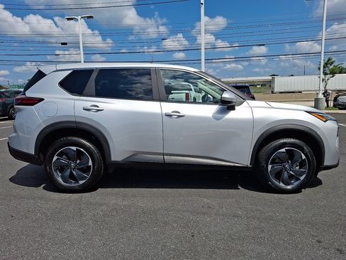 Used 2024 Nissan Rogue SV AWD/4WD image 7