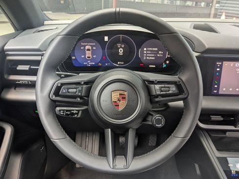 New 2025 Porsche Macan 4 Electric image 15