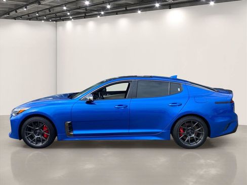 Used 2018 Kia Stinger GT2 AWD/4WD image 4