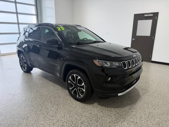 Used 2023 Jeep Compass Limited AWD/4WD image 2