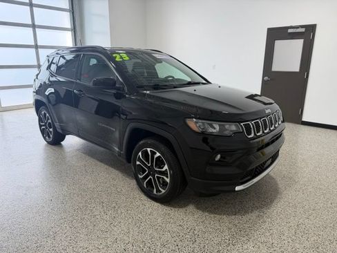 Used 2023 Jeep Compass Limited AWD/4WD image 2