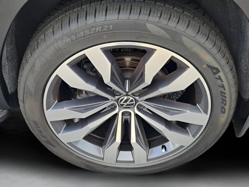 Certified 2023 Volkswagen Atlas SEL Premium AWD/4WD image 32