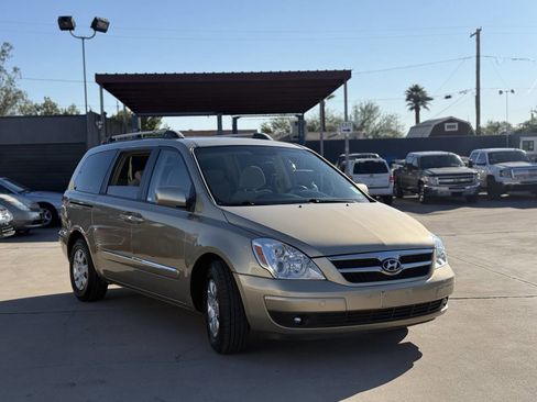 Used 2007 Hyundai Entourage Limited image 3
