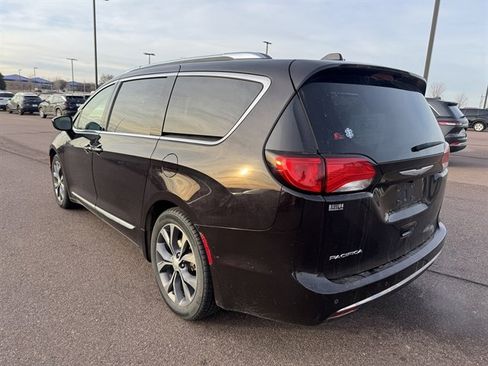 Used 2018 Chrysler Pacifica Touring-L w/ Tire & Wheel Group image 3