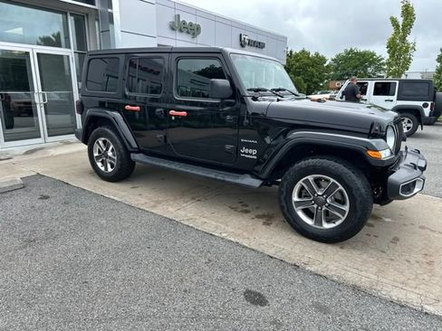 Certified 2019 Jeep Wrangler Unlimited Sahara w/ Cold Weather Group AWD/4WD image 9