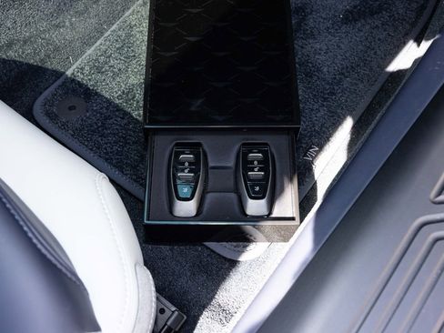 Used 2025 Aston Martin Vanquish V12 image 41