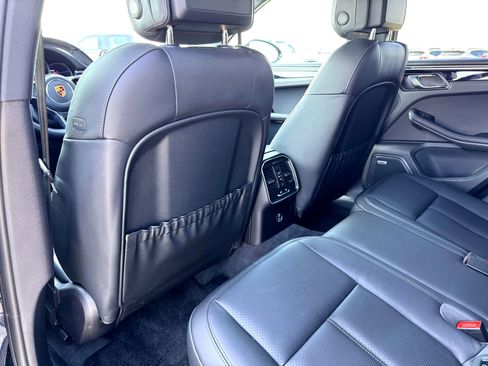 Used 2020 Porsche Macan image 24