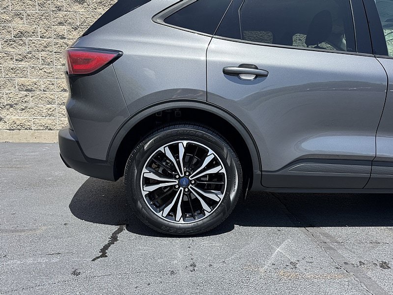 Used 2021 Ford Escape SE w/ SE Sport Appearance Package AWD/4WD image 3