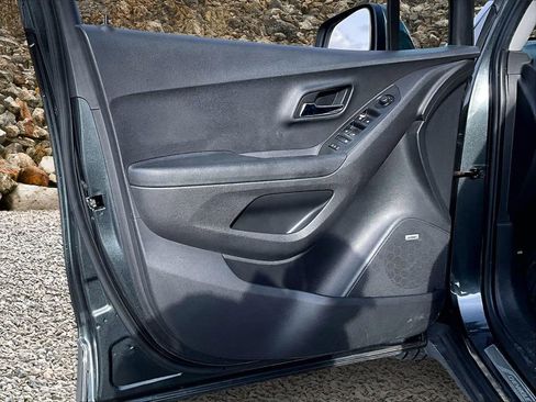 Used 2020 Chevrolet Trax Premier image 21
