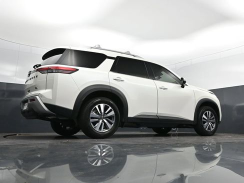 Used 2023 Nissan Pathfinder SL w/ Lighting Package (N92) image 46