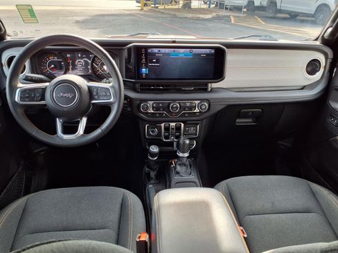 Used 2024 Jeep Wrangler Unlimited Sahara AWD/4WD image 12