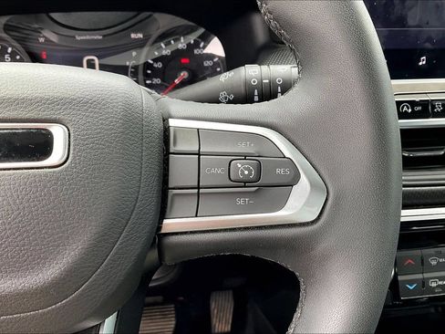 Used 2025 Jeep Compass Latitude w/ Altitude Special Edition AWD/4WD image 11