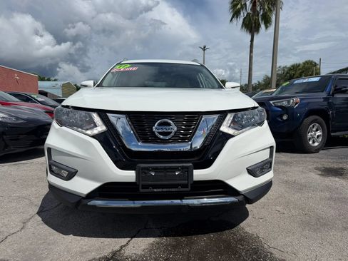 Used 2017 Nissan Rogue SV w/ SV Premium Package FWD image 2